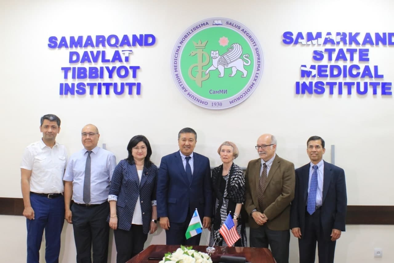 Sankt-Peterburg salonlarida samimiy ish Sankt-Peterburg salonlarida samimiy ish