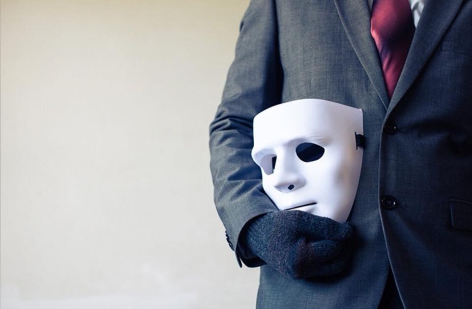 Ijaraga olingan kvartirada yashirin kamerali jinsiy aloqa Vaginal oqishni yutadi