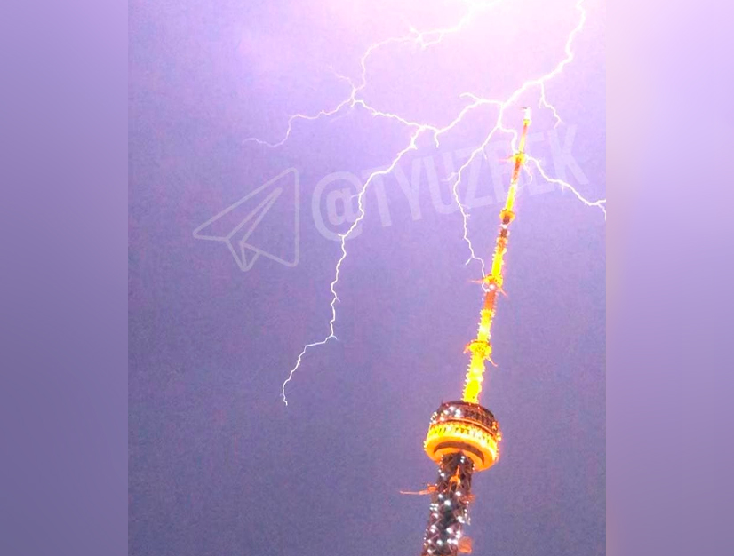 Lightning strikes Tashkent TV Tower (video)