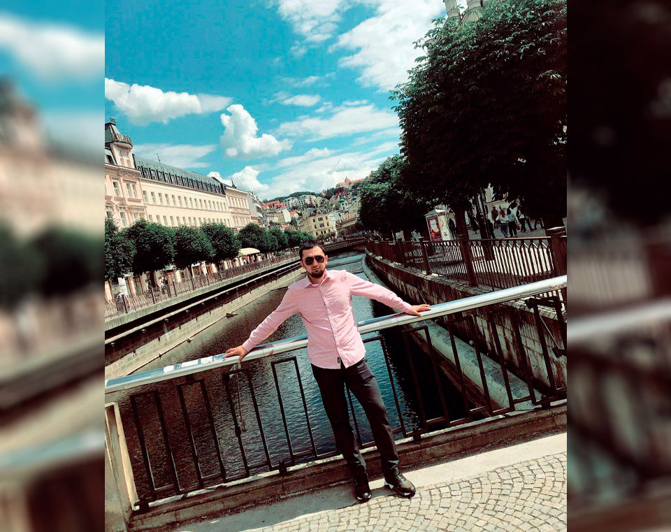 Chexiyada pul ogizda. Chexiyada pul ogizda.