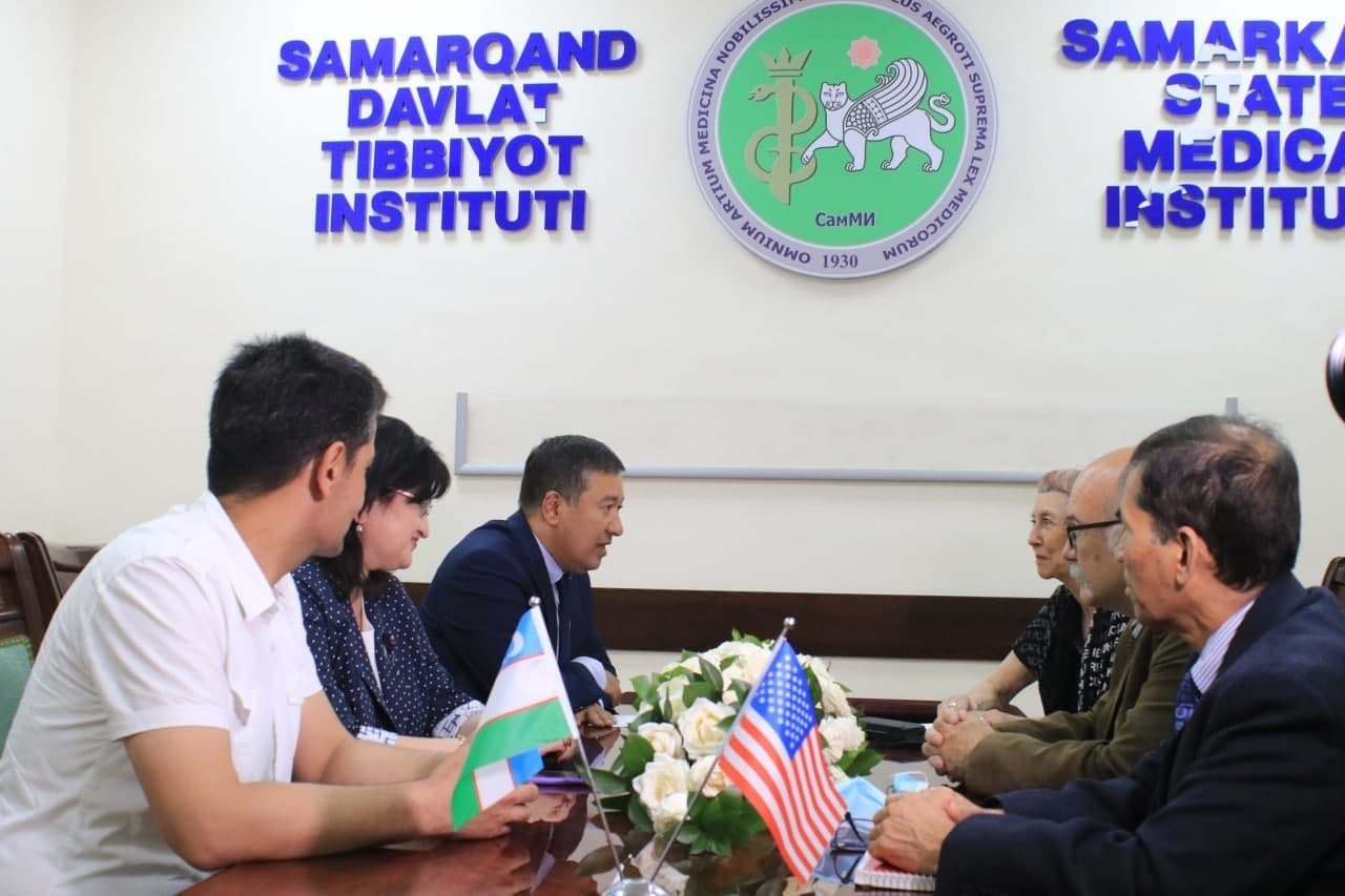 Kadyshevaning yalangoch fotosurati Sohilda kozdan kechirish va onanizm