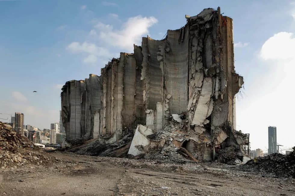 Yalangoch mushuklar bilan yalangoch xotinlar Uzoq, chiroyli tirnoqli yalangoch qizlarning fotosuratlari