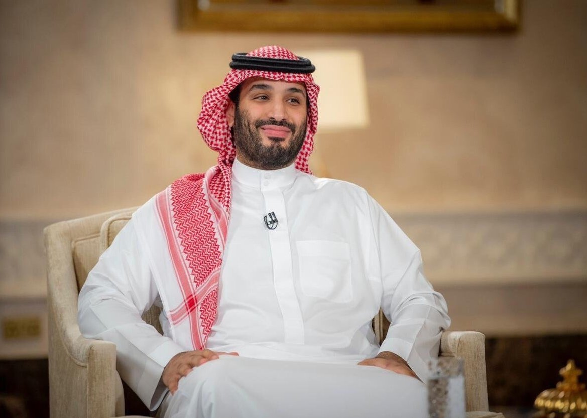 Sut bilan qoplangan qinning fotosurati