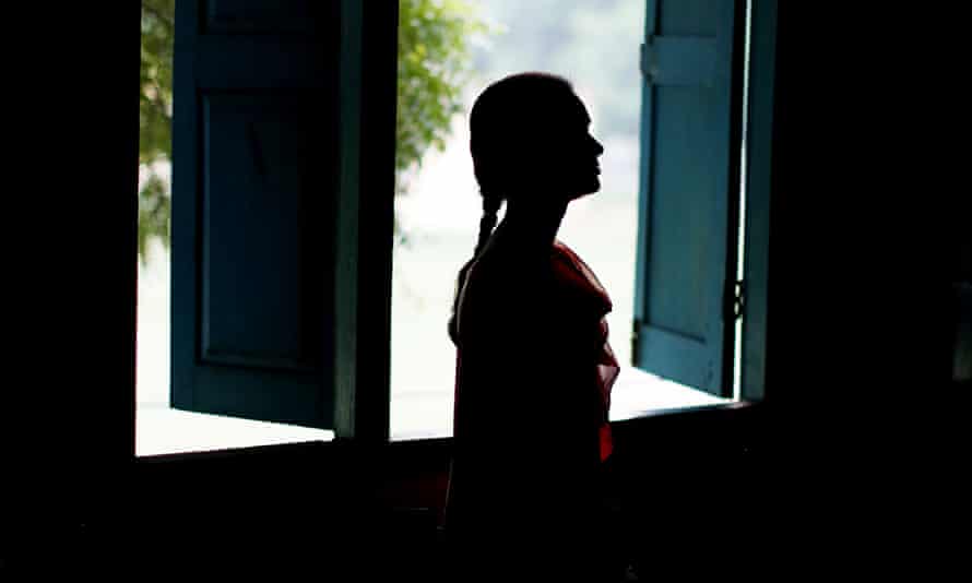 Uysiz ayollar ozlarini tashlab ketishadi