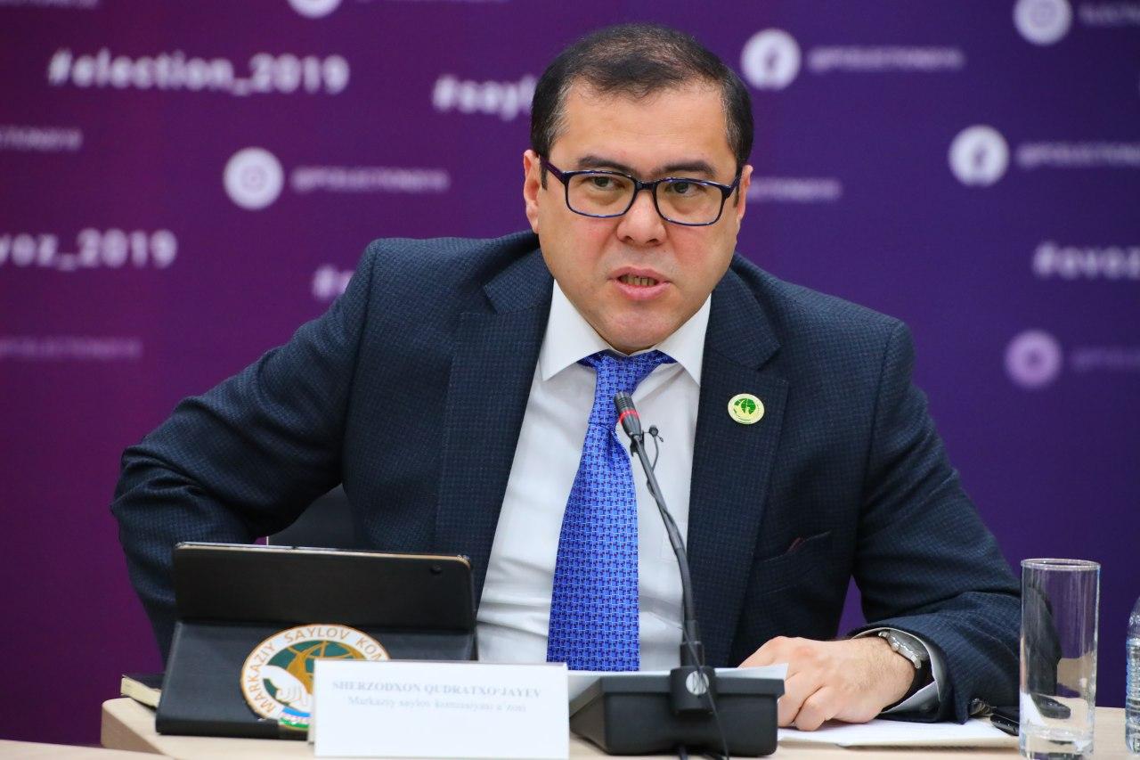 Porno meni yolgiz qoldiring, men kamming qilyapman Porno yana 2-uydan tarqaldi.