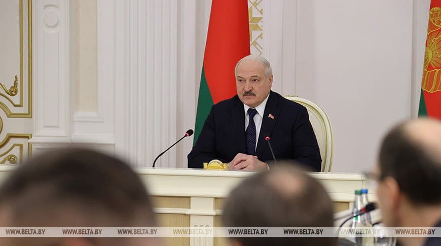 Лукашенко қозоғистонлик намойишчиларга: «Ҳаммаси жиддийлашиб кетмасидан келишиб олиш керак»