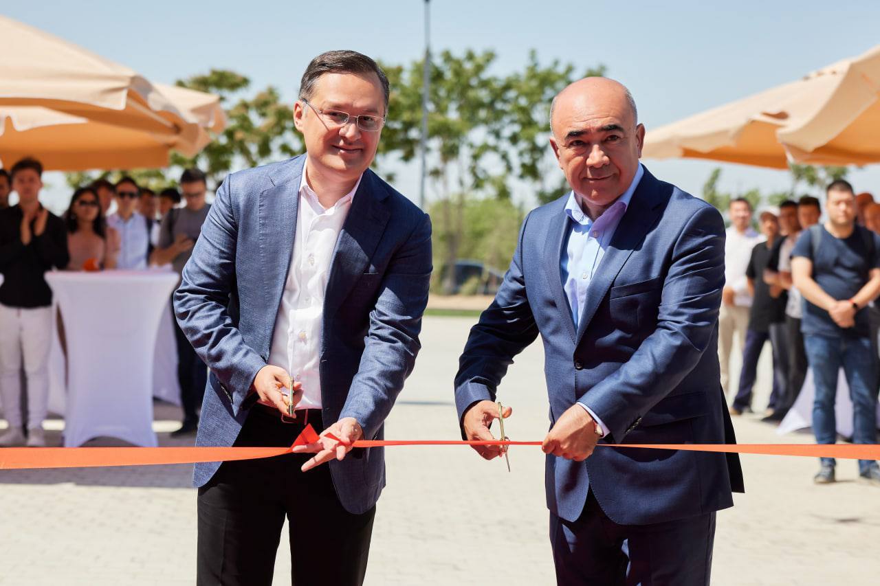 YeXDr-IjByKtEyBSpncE-7xZIM9vJXYa.jpg (1280×853)