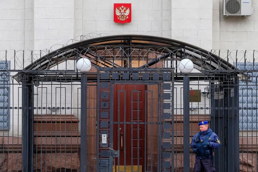 NYT: Россия Украинадаги дипломатларининг оилаларини эвакуация қила бошлади