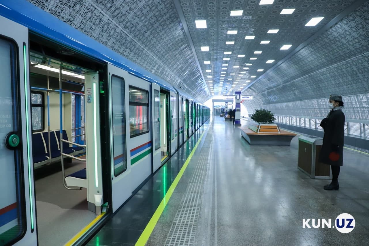 Toshkent metro. Надземное метро в Ташкенте. Сергелийская линия метро Ташкент. Станция метро Сергели Ташкент. Метро Сергели в Ташкенте.