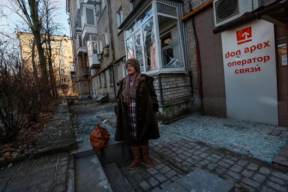 Donetskda yashovchi 69 yoshli Yelena o‘z kvartirasi balkoni oldida
Sergey Ilnitskiy / EPA / Scanpix / LETA