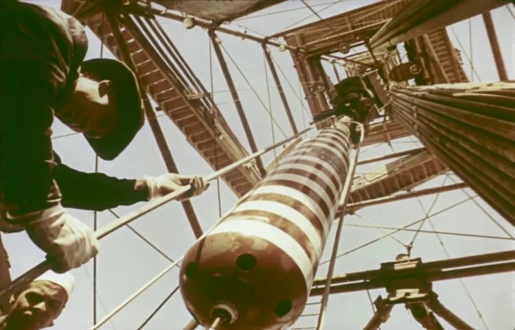 Rus tilida oz erkakini aldagan ayolning erotik tasviri