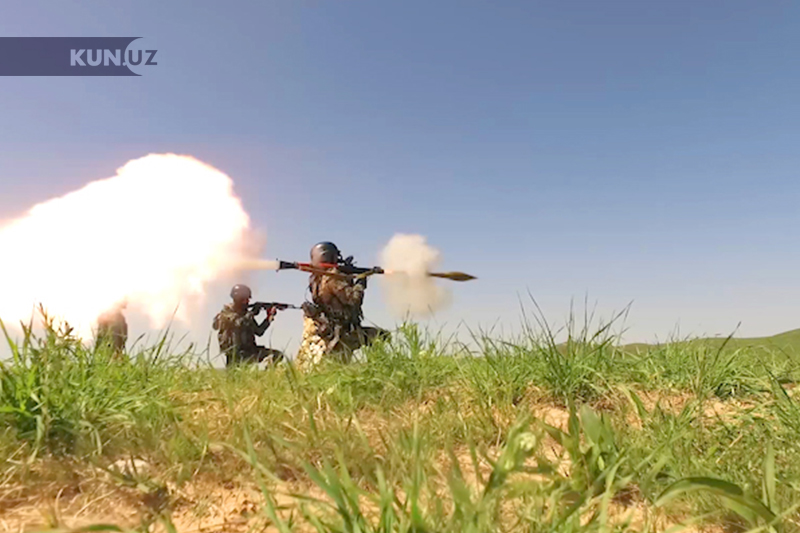 Eng chiroyli yalangoch qizlar