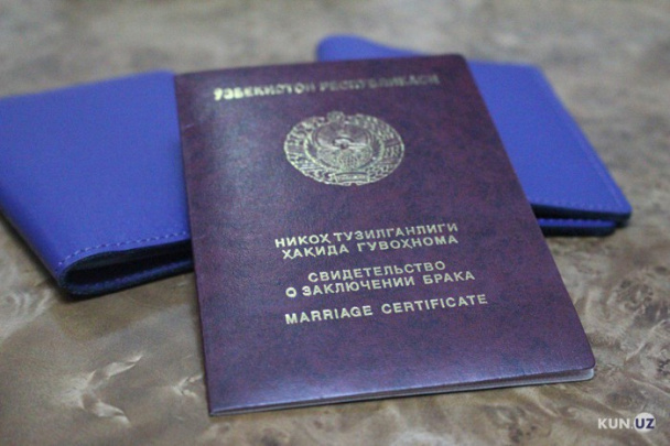 Saunada guruh jinsiy aloqa video