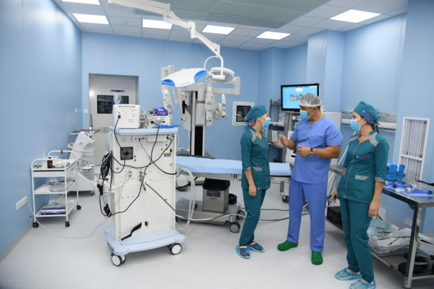 Qizlar yashirin kamerada dildo bilan onanizm qiladi