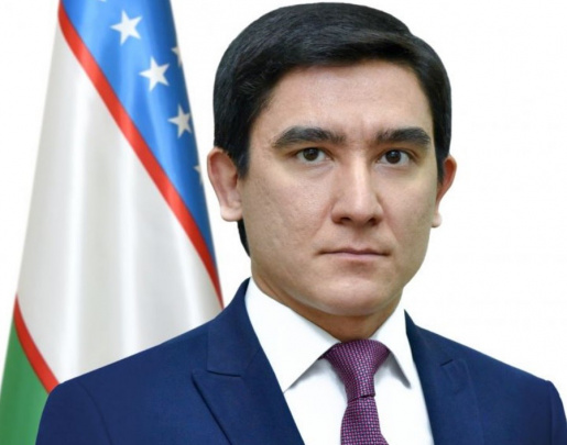 Latviya prezidenti yordamchisining yalang kokragi