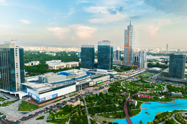 Jinsiy aloqada tizzada otirdi