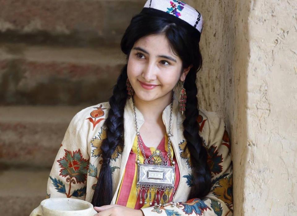 Молодая девушка таджик. Таджички внешность. Узбекские женщины. Узбекские женщины красивые.
