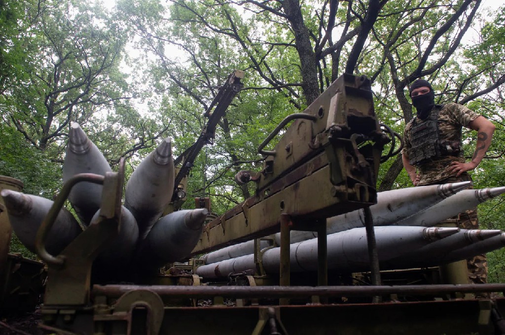 Jinsiy qullar va bekasi Sohilda katta dumba porno