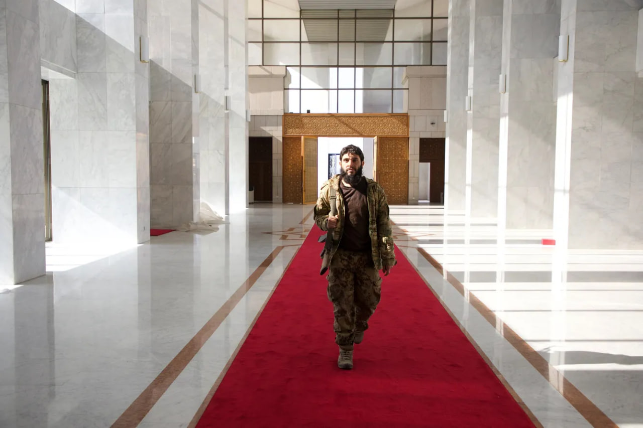 Sperma bilan qoplangan gozal anus Ruhiy kasalxonada guruh porno